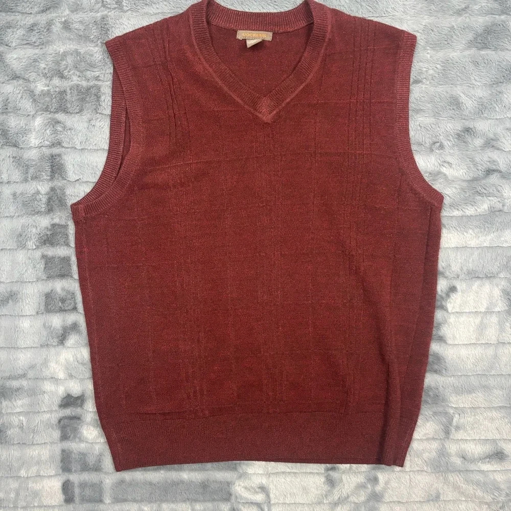 Dockers Mens Burgundy V-Neck Sweater Vest Maroon Grid Knit Size Medium 8044